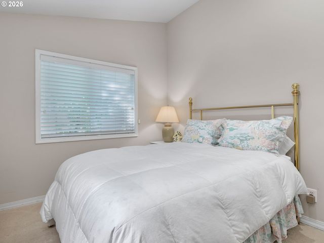 8865 Sw SCHECKLA Dr, Tigard, OR 97224