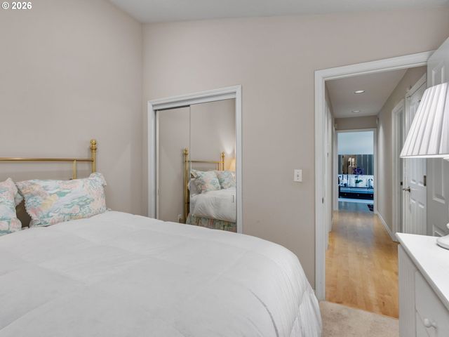 8865 Sw SCHECKLA Dr, Tigard, OR 97224