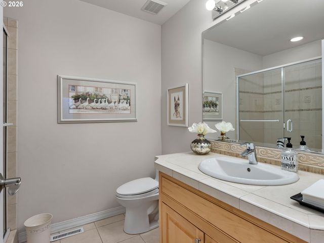 8865 Sw SCHECKLA Dr, Tigard, OR 97224