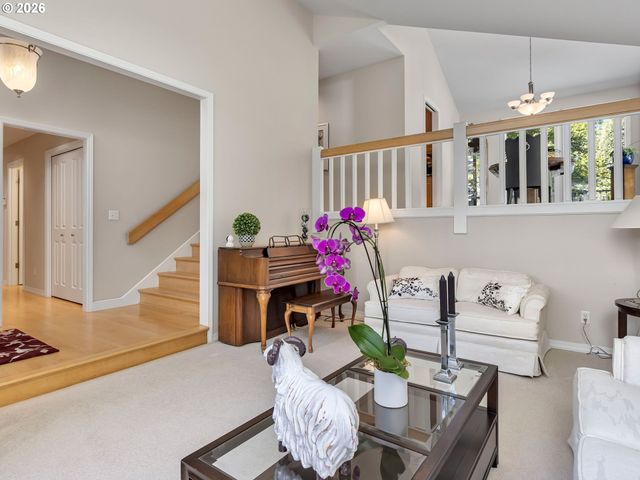 8865 Sw SCHECKLA Dr, Tigard, OR 97224