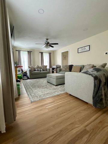 17 Noble Street, Dudley, MA 01571