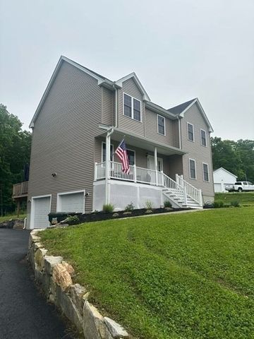 17 Noble Street, Dudley, MA 01571
