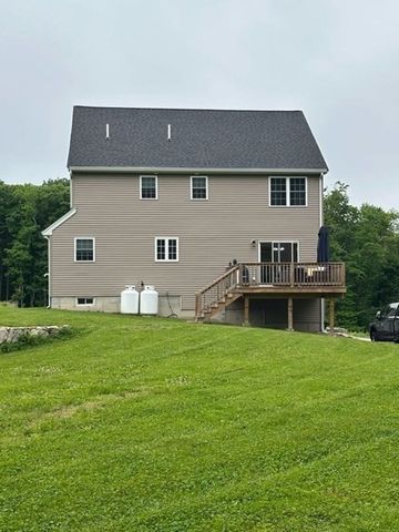 17 Noble Street, Dudley, MA 01571