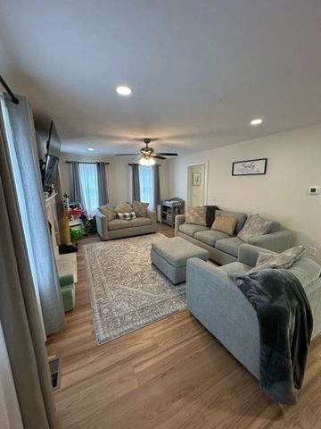 17 Noble Street, Dudley, MA 01571