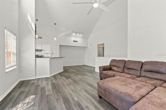 9138 LAKE CHASE ISLAND WAY, Tampa, FL 33626