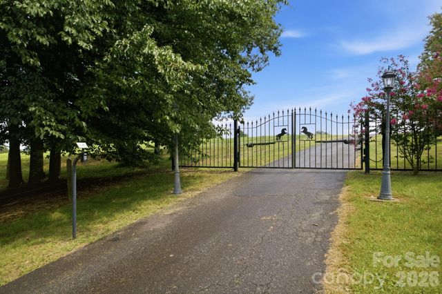 1414 Center Church Road 59, Hiddenite, NC 28636
