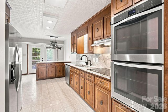 1414 Center Church Road 59, Hiddenite, NC 28636