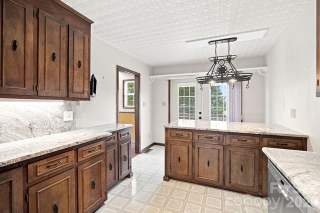 1414 Center Church Road 59, Hiddenite, NC 28636