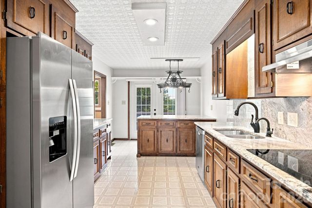 1414 Center Church Road 59, Hiddenite, NC 28636