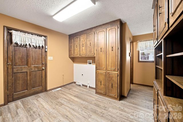 1414 Center Church Road 59, Hiddenite, NC 28636