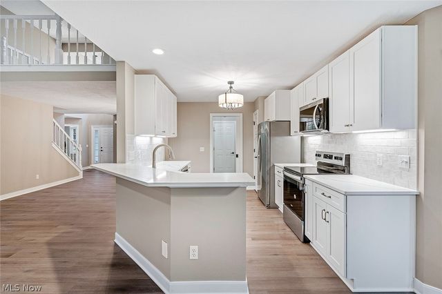 90 Lake Pointe Circle, Canfield, OH 44406