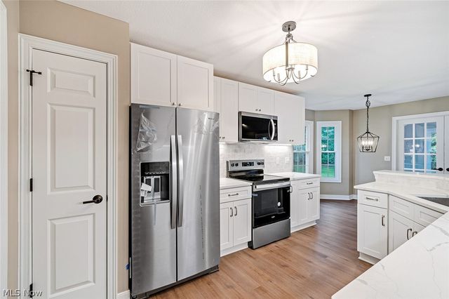 90 Lake Pointe Circle, Canfield, OH 44406