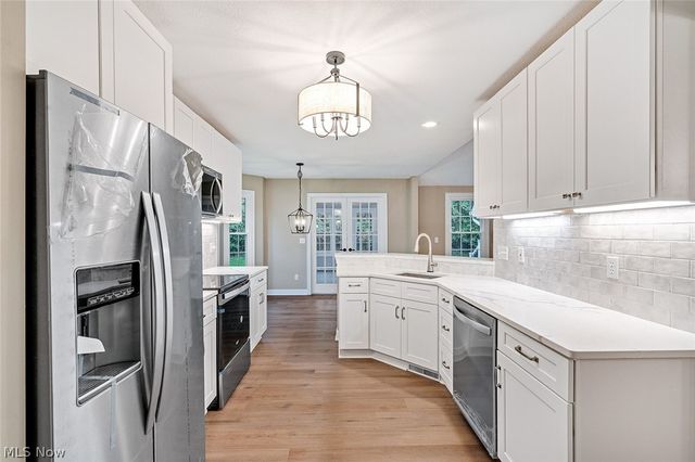 90 Lake Pointe Circle, Canfield, OH 44406