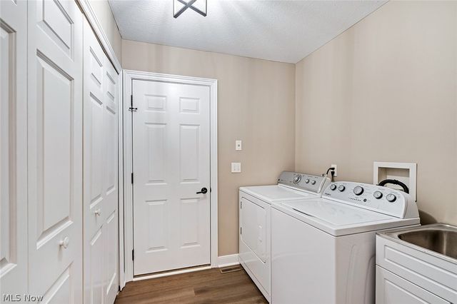 90 Lake Pointe Circle, Canfield, OH 44406