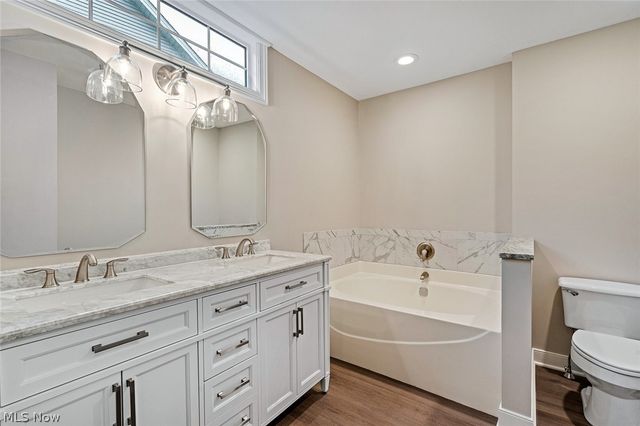 90 Lake Pointe Circle, Canfield, OH 44406