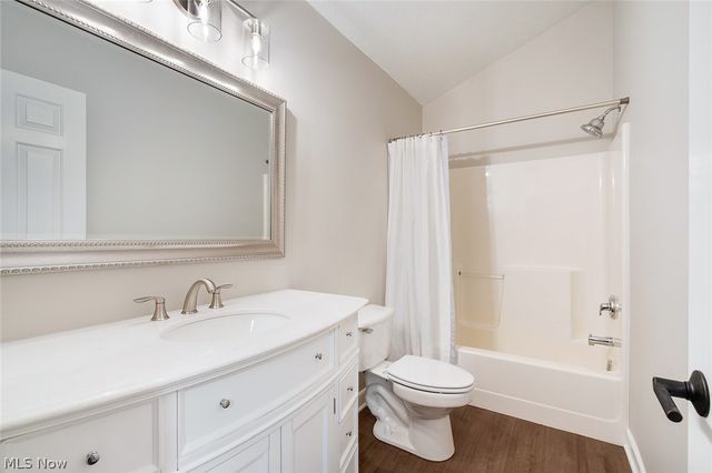 90 Lake Pointe Circle, Canfield, OH 44406