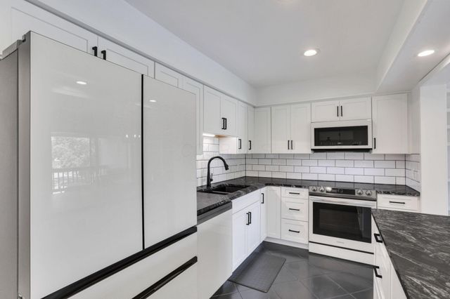 1212 Lake Shore Drive, C C, Columbus, OH 43204