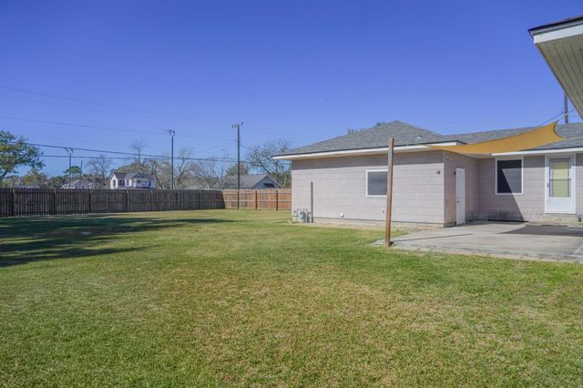 502 S Washington Street, El Campo, TX 77437