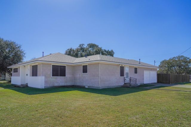 502 S Washington Street, El Campo, TX 77437