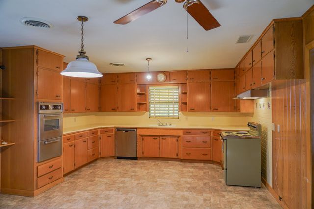 502 S Washington Street, El Campo, TX 77437