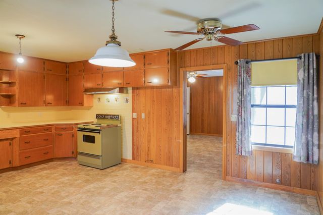 502 S Washington Street, El Campo, TX 77437