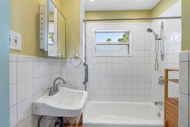 326 WILDWOOD WAY, Belleair, FL 33756