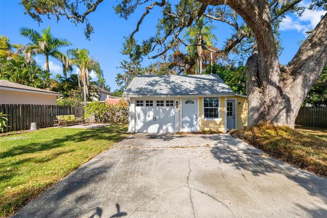 326 WILDWOOD WAY, Belleair, FL 33756