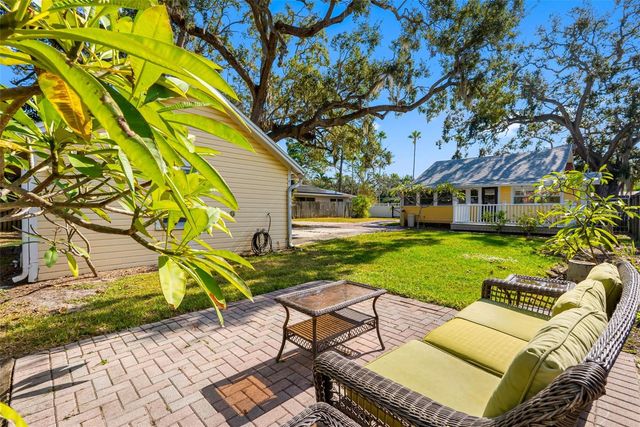 326 WILDWOOD WAY, Belleair, FL 33756