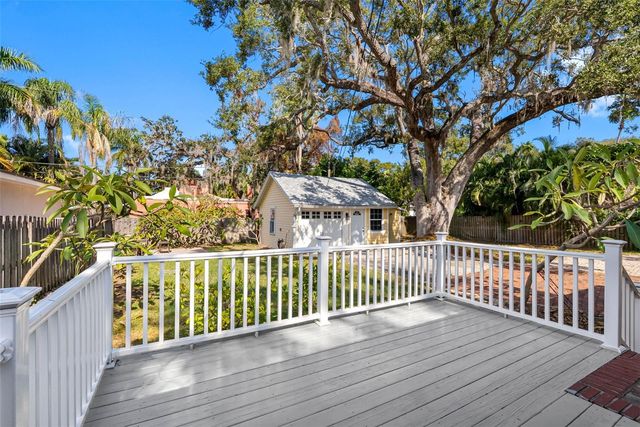 326 WILDWOOD WAY, Belleair, FL 33756