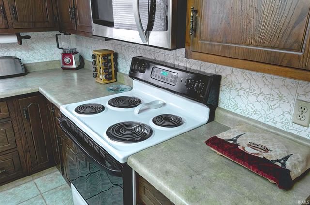 11802 NW Smuts Drive, Zanesville, IN 46799