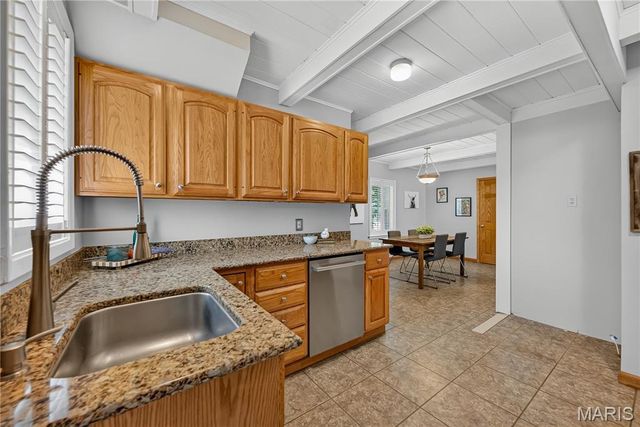 1015 Barberry Lane, St Louis, MO 63122