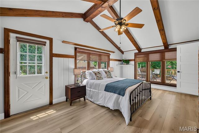 1015 Barberry Lane, St Louis, MO 63122