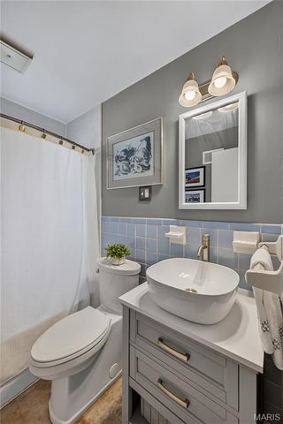 1015 Barberry Lane, St Louis, MO 63122