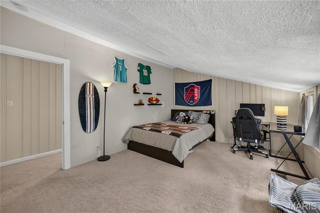 1015 Barberry Lane, St Louis, MO 63122