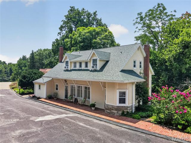 1015 Barberry Lane, St Louis, MO 63122
