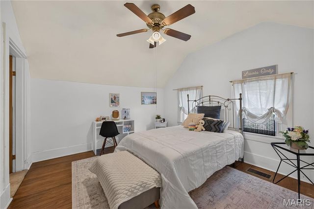1015 Barberry Lane, St Louis, MO 63122