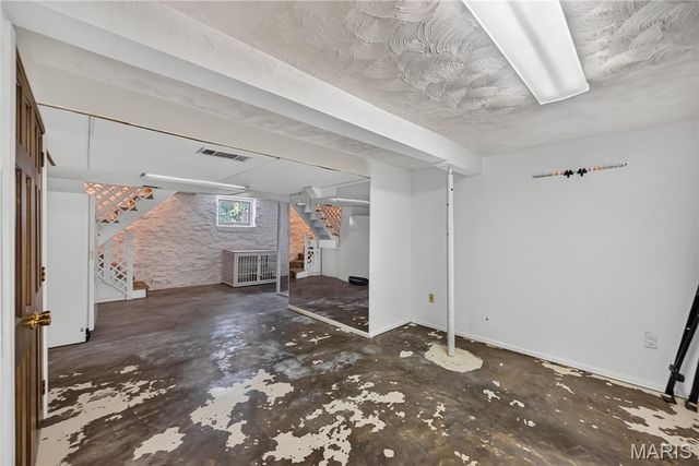 1015 Barberry Lane, St Louis, MO 63122