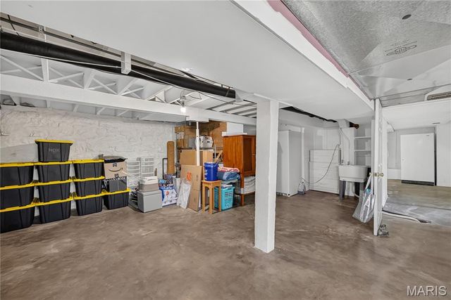 1015 Barberry Lane, St Louis, MO 63122