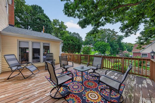 1015 Barberry Lane, St Louis, MO 63122