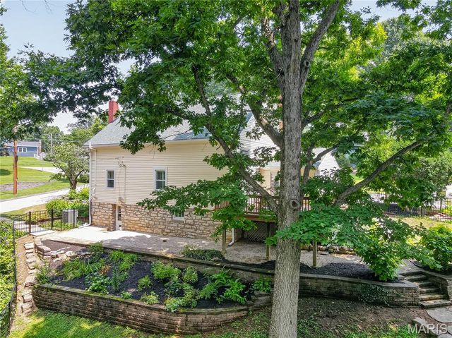 1015 Barberry Lane, St Louis, MO 63122
