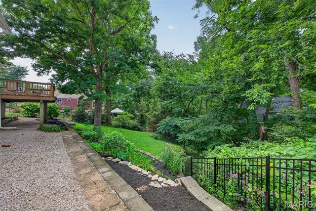 1015 Barberry Lane, St Louis, MO 63122