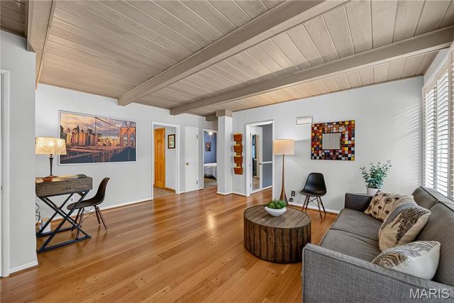 1015 Barberry Lane, St Louis, MO 63122