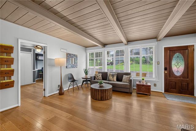 1015 Barberry Lane, St Louis, MO 63122