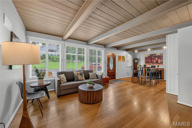 1015 Barberry Lane, St Louis, MO 63122