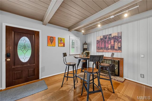1015 Barberry Lane, St Louis, MO 63122