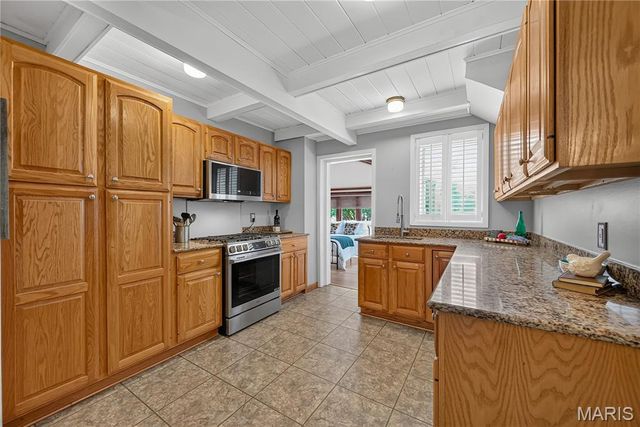 1015 Barberry Lane, St Louis, MO 63122