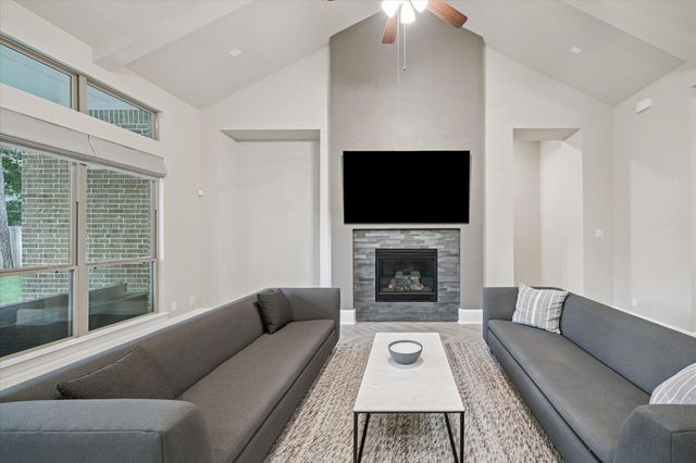 323 S Cadence Hills Loop, Conroe, TX 77318