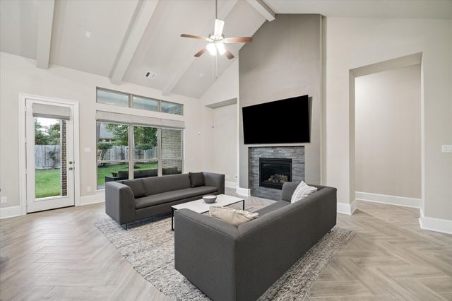 323 S Cadence Hills Loop, Conroe, TX 77318