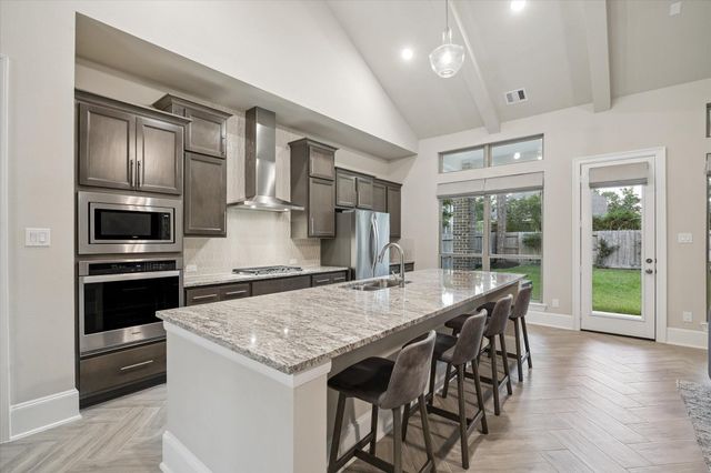 323 S Cadence Hills Loop, Conroe, TX 77318