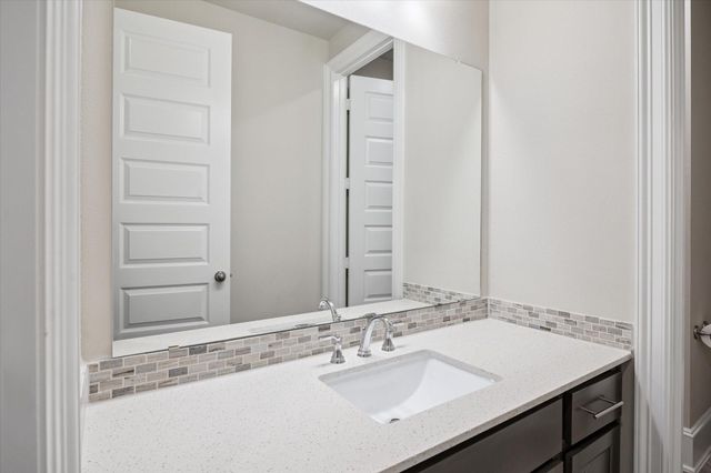 323 S Cadence Hills Loop, Conroe, TX 77318